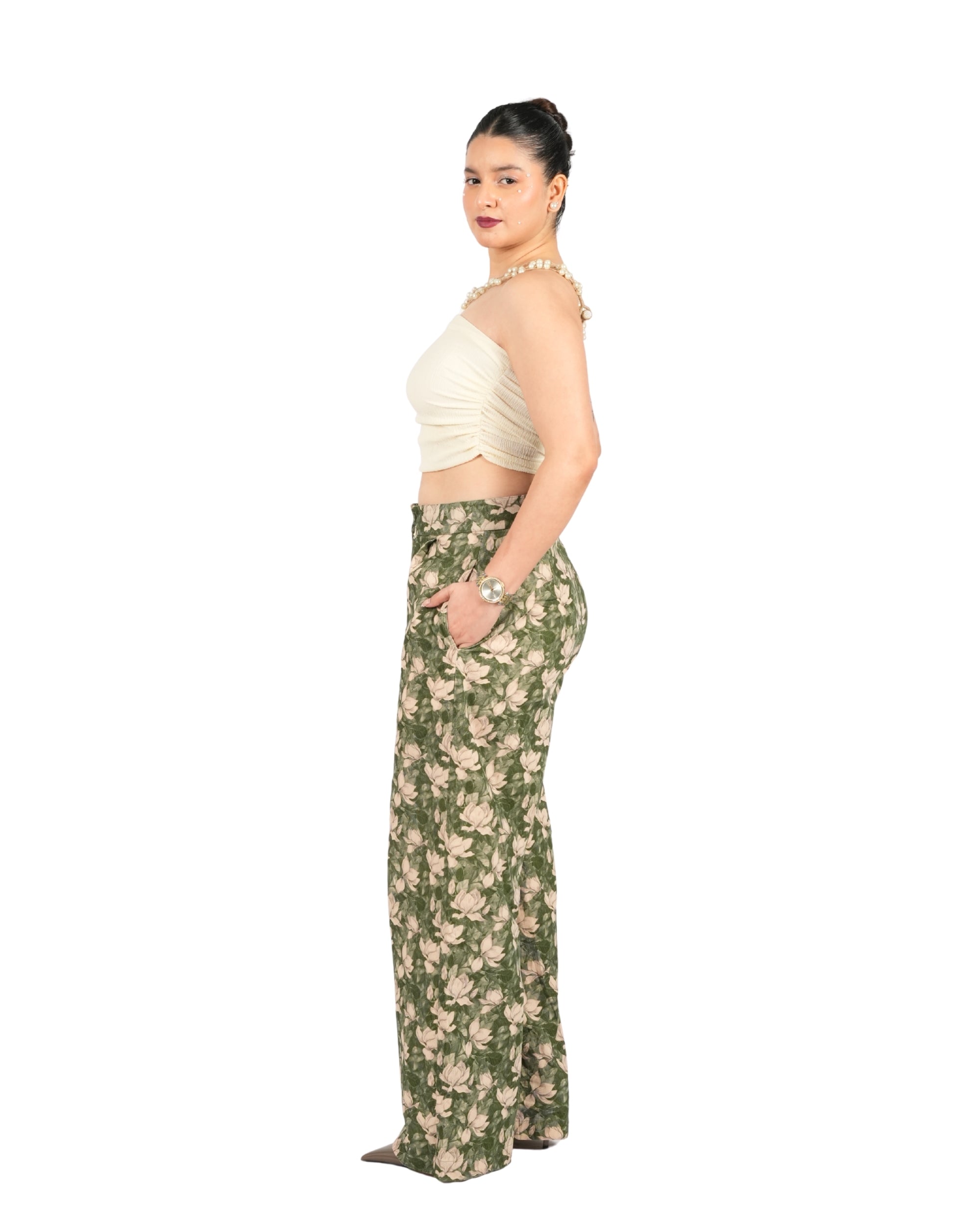 Floral print wide leg pants in green for summer styling
